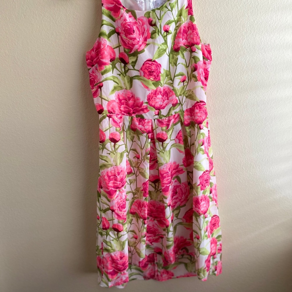 Floral, slightly pleated women’s dress